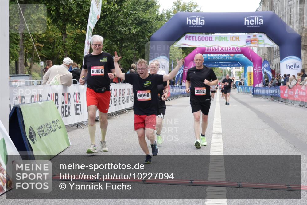 06.09.2026 - CURREX Alsterlauf Yannick Fuchs http://msf.ph/oto/10227094 06.09.2026 10:23:42 Ziel 2591, 2592, 2939, 3424, 3578, 3582, 4303, 4450, 4659, 6090, 8144 meine-sportfotos.de