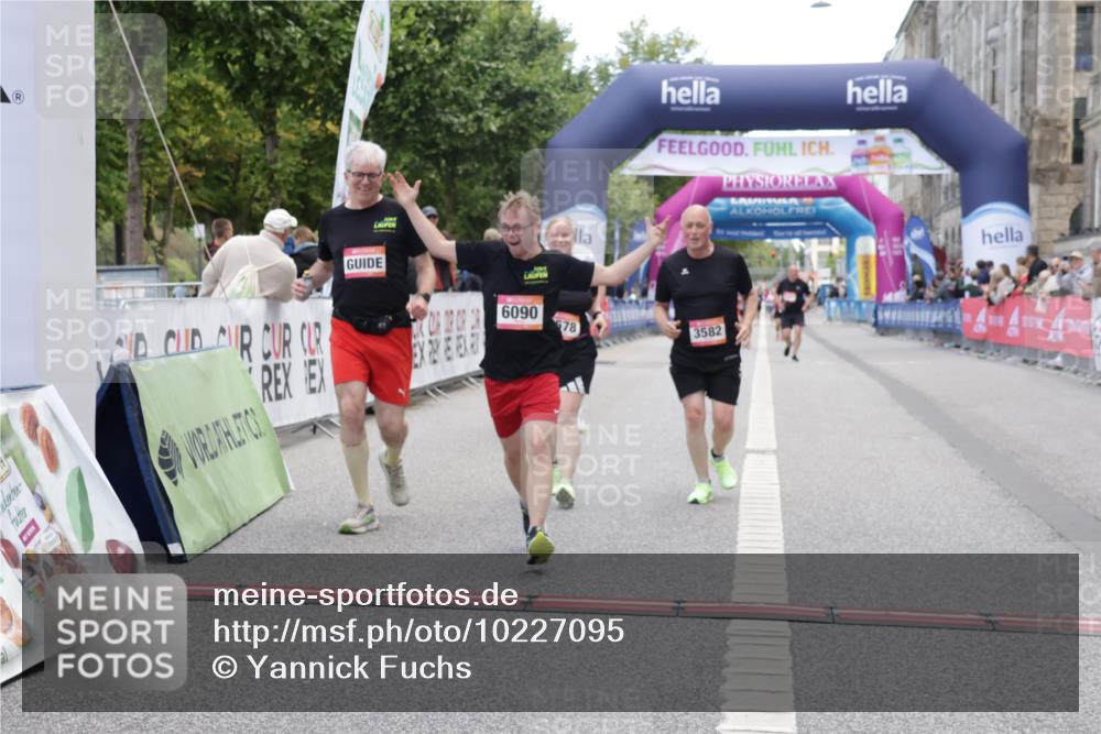 06.09.2026 - CURREX Alsterlauf Yannick Fuchs http://msf.ph/oto/10227095 06.09.2026 10:23:42 Ziel 2591, 2592, 2939, 3424, 3578, 3582, 4303, 4450, 4659, 6090, 8144 meine-sportfotos.de