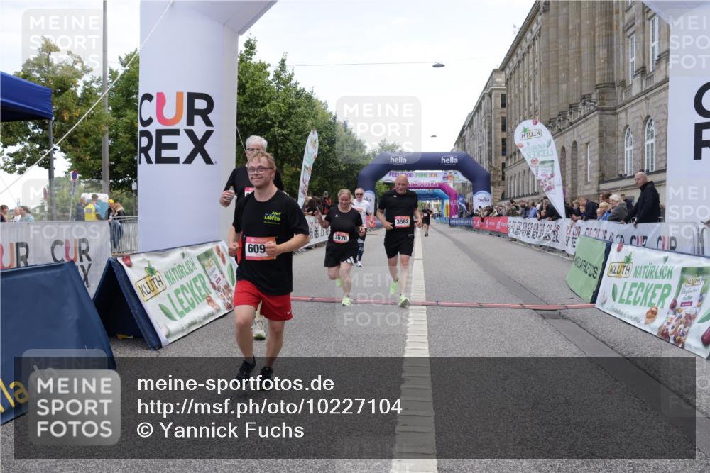 06.09.2026 - CURREX Alsterlauf Yannick Fuchs http://msf.ph/oto/10227104 06.09.2026 10:23:44 Ziel 3424, 3578, 3582, 4450, 4659, 6090, 8144 meine-sportfotos.de