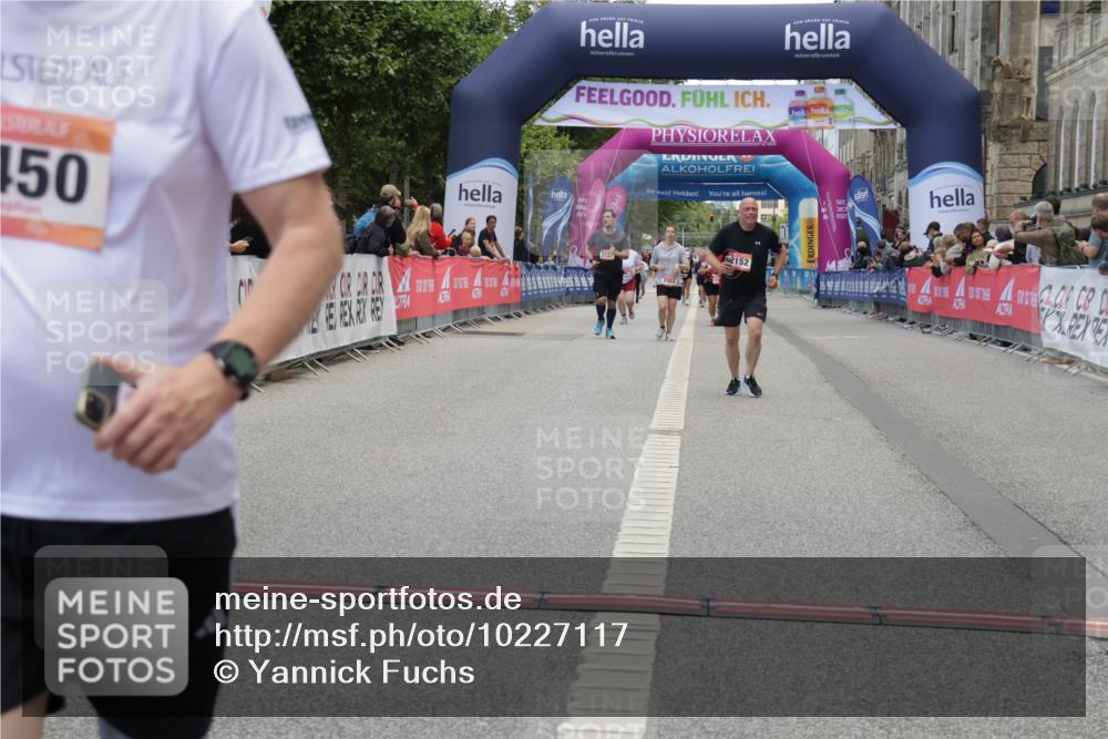 06.09.2026 - CURREX Alsterlauf Yannick Fuchs http://msf.ph/oto/10227117 06.09.2026 10:23:49 Ziel 2152, 3578, 3582, 4450, 6090 meine-sportfotos.de