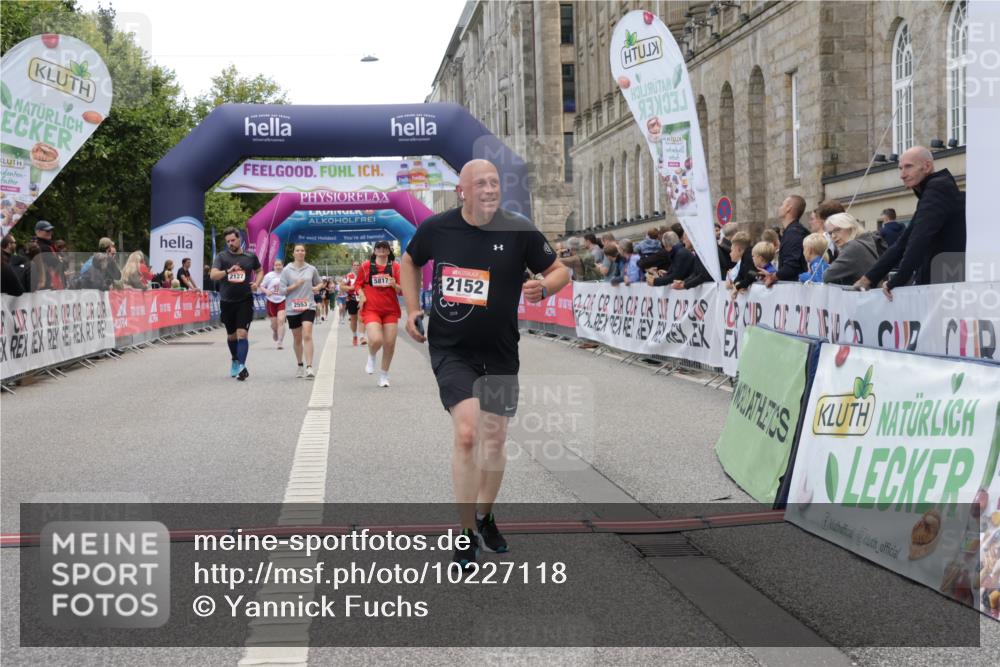 06.09.2026 - CURREX Alsterlauf Yannick Fuchs http://msf.ph/oto/10227118 06.09.2026 10:23:54 Ziel 2127, 2152, 2553, 4450, 5817 meine-sportfotos.de
