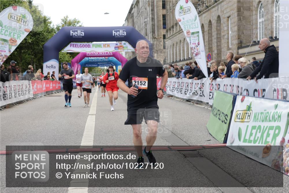 06.09.2026 - CURREX Alsterlauf Yannick Fuchs http://msf.ph/oto/10227120 06.09.2026 10:23:54 Ziel 2127, 2152, 2553, 4450, 5817 meine-sportfotos.de