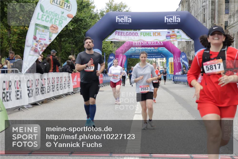 06.09.2026 - CURREX Alsterlauf Yannick Fuchs http://msf.ph/oto/10227123 06.09.2026 10:23:57 Ziel 2127, 2152, 2276, 2553, 5817 meine-sportfotos.de