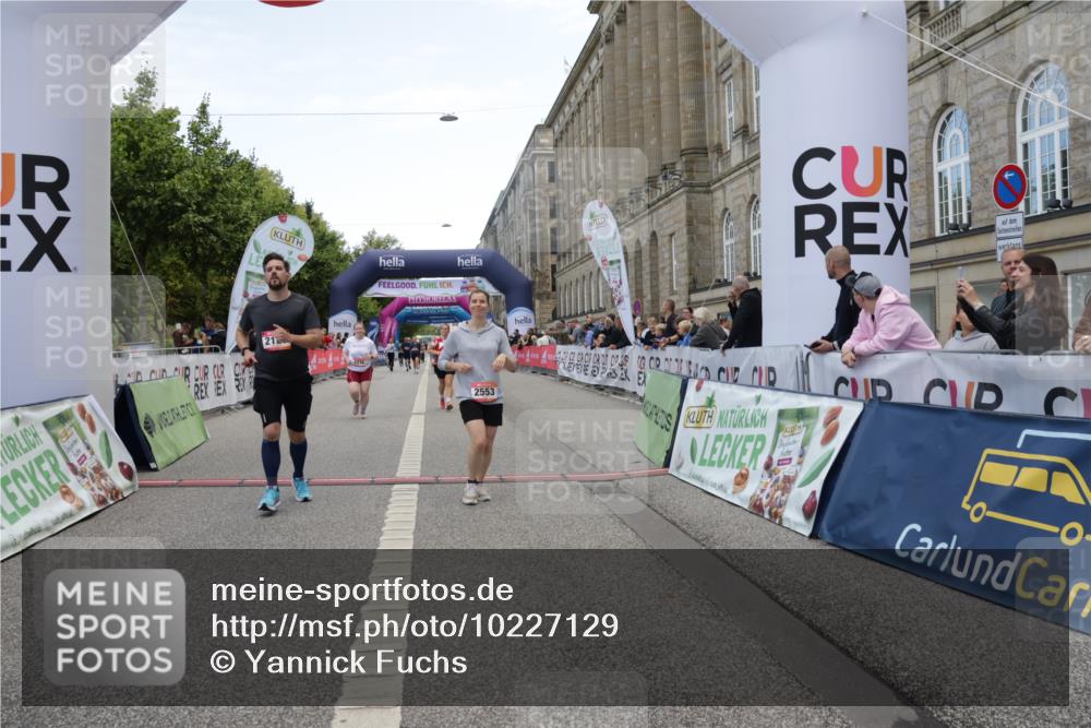 06.09.2026 - CURREX Alsterlauf Yannick Fuchs http://msf.ph/oto/10227129 06.09.2026 10:23:59 Ziel 2127, 2152, 2276, 2553, 5817, 6167 meine-sportfotos.de