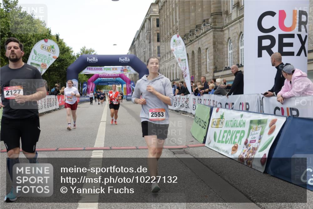06.09.2026 - CURREX Alsterlauf Yannick Fuchs http://msf.ph/oto/10227132 06.09.2026 10:24:00 Ziel 2127, 2152, 2276, 2553, 5817, 6167 meine-sportfotos.de