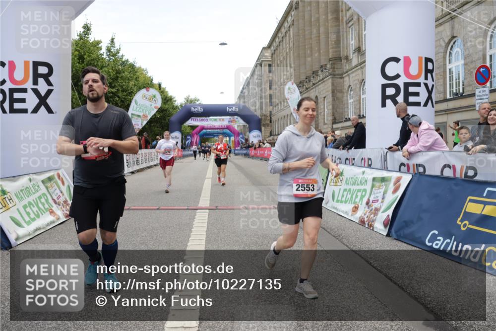 06.09.2026 - CURREX Alsterlauf Yannick Fuchs http://msf.ph/oto/10227135 06.09.2026 10:24:01 Ziel 2127, 2152, 2276, 2553, 5817, 6167 meine-sportfotos.de