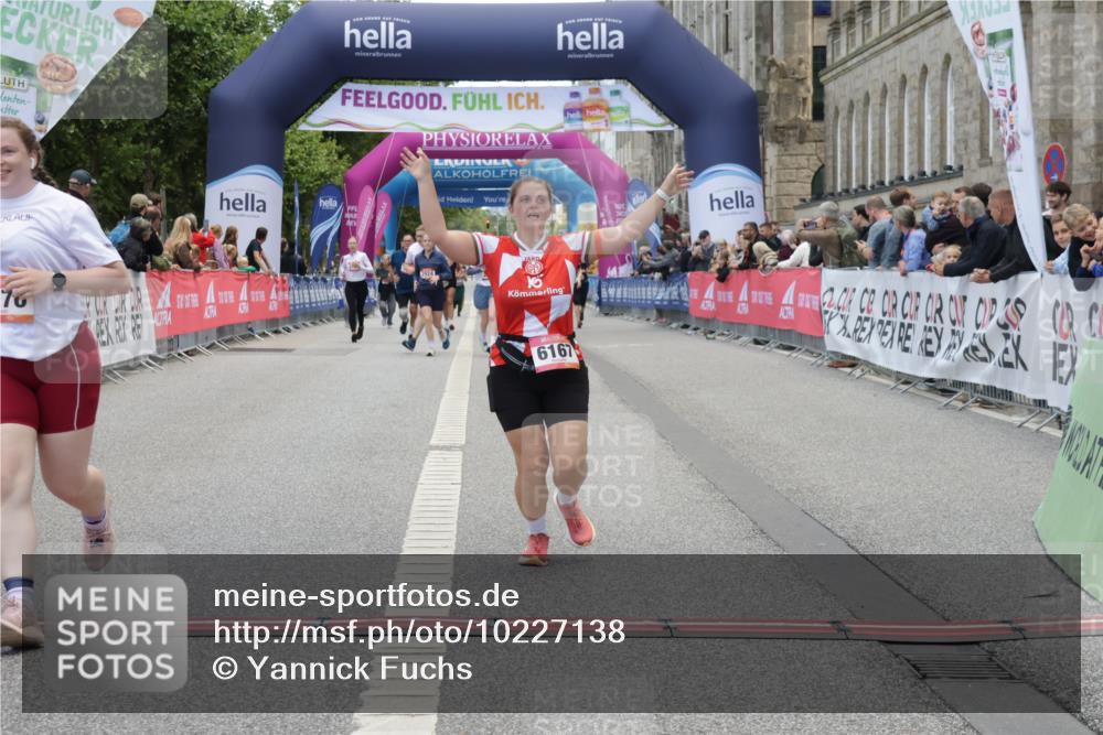 06.09.2026 - CURREX Alsterlauf Yannick Fuchs http://msf.ph/oto/10227138 06.09.2026 10:24:02 Ziel 2127, 2276, 2553, 5817, 6167 meine-sportfotos.de
