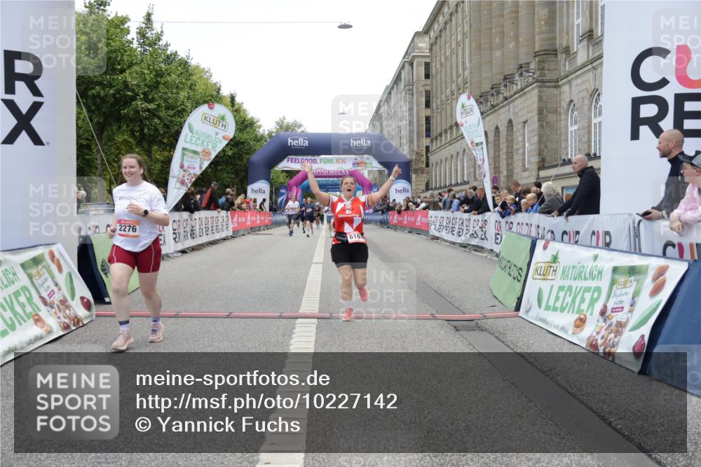 06.09.2026 - CURREX Alsterlauf Yannick Fuchs http://msf.ph/oto/10227142 06.09.2026 10:24:02 Ziel 2127, 2276, 2553, 5817, 6167 meine-sportfotos.de