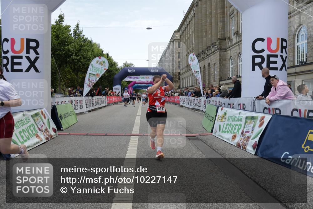06.09.2026 - CURREX Alsterlauf Yannick Fuchs http://msf.ph/oto/10227147 06.09.2026 10:24:03 Ziel 2127, 2276, 2553, 5817, 6167 meine-sportfotos.de