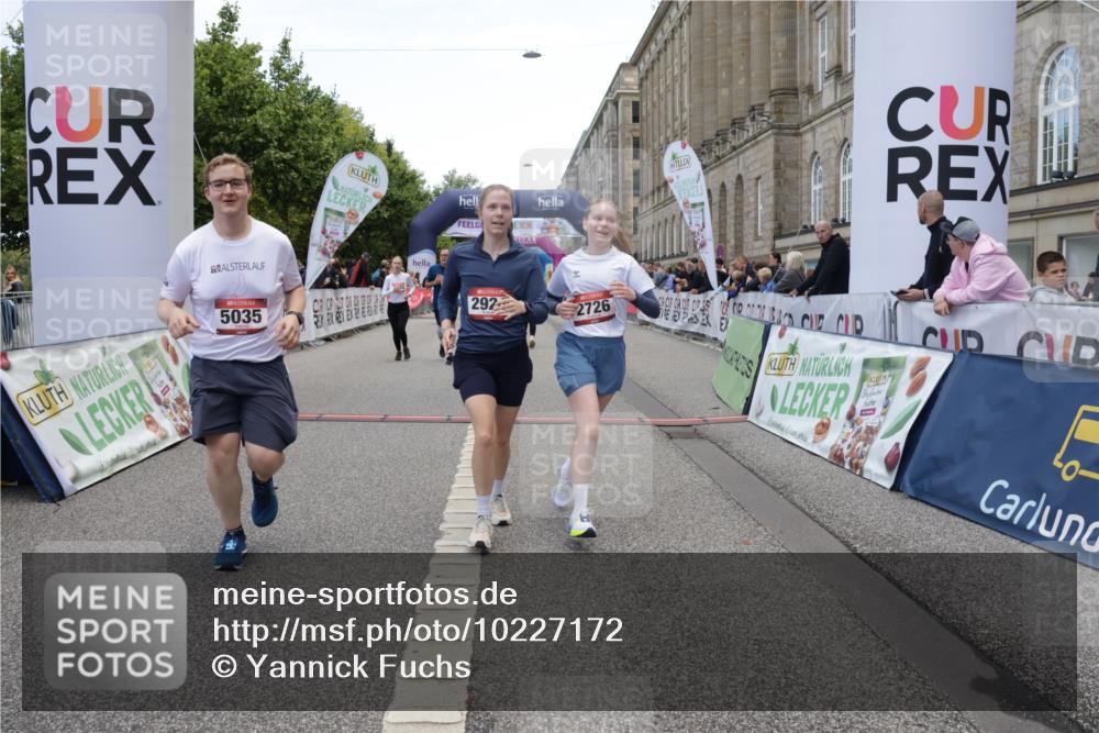 06.09.2026 - CURREX Alsterlauf Yannick Fuchs http://msf.ph/oto/10227172 06.09.2026 10:24:11 Ziel 2393, 2726, 2924, 3183, 3185, 4271, 5035, 5732 meine-sportfotos.de