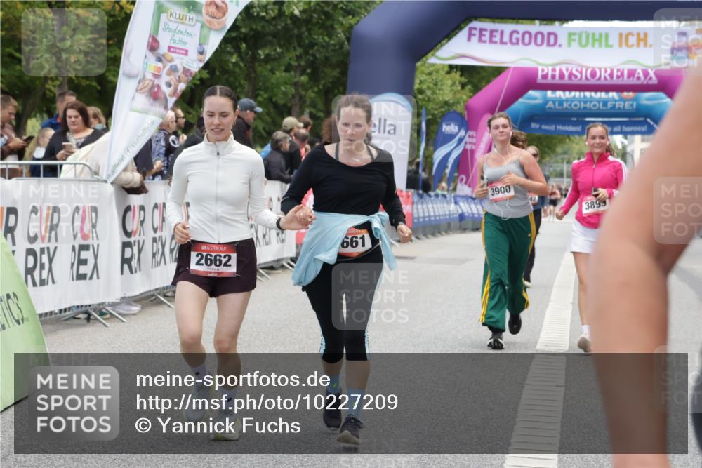 06.09.2026 - CURREX Alsterlauf Yannick Fuchs http://msf.ph/oto/10227209 06.09.2026 10:24:25 Ziel 2662, 3856, 3899, 3900, 5604, 6422 meine-sportfotos.de