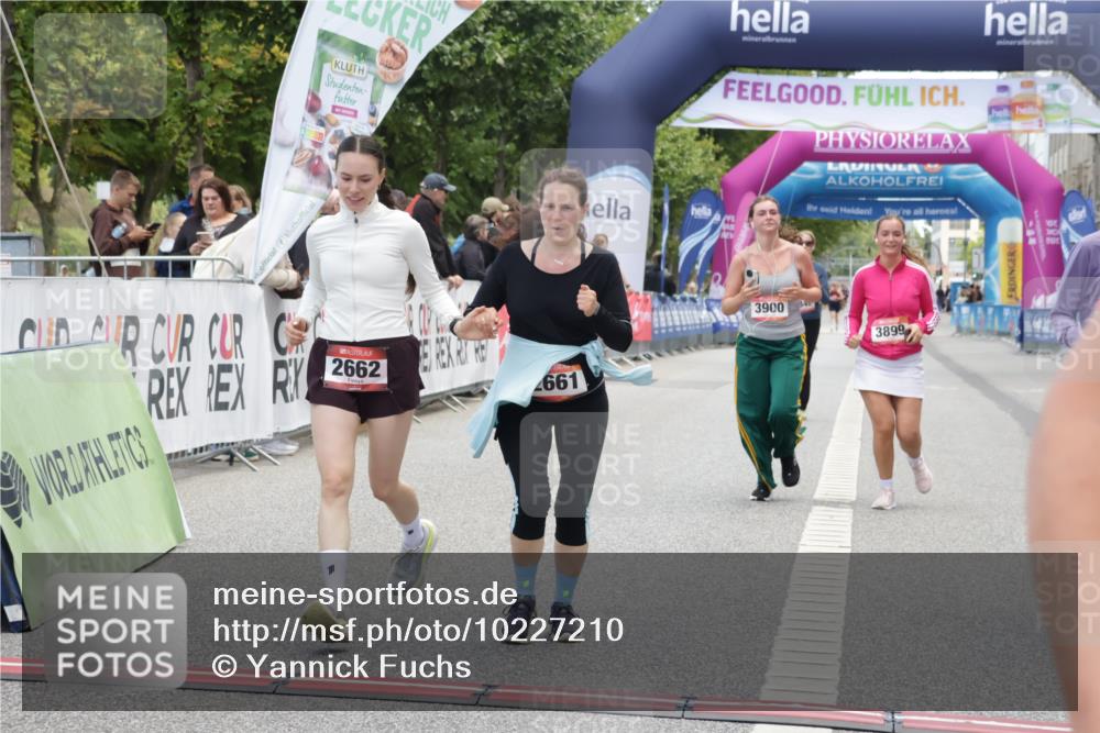 06.09.2026 - CURREX Alsterlauf Yannick Fuchs http://msf.ph/oto/10227210 06.09.2026 10:24:25 Ziel 2662, 3856, 3899, 3900, 5604, 6422 meine-sportfotos.de