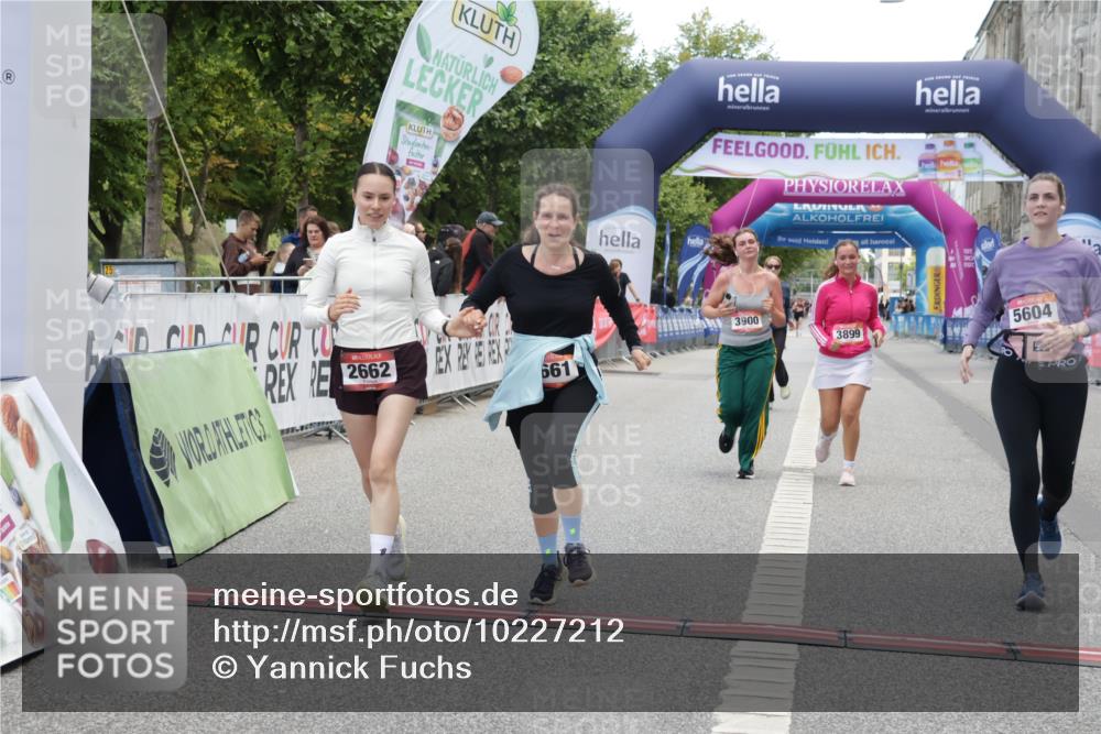 06.09.2026 - CURREX Alsterlauf Yannick Fuchs http://msf.ph/oto/10227212 06.09.2026 10:24:26 Ziel 2662, 3856, 3899, 3900, 5604, 5842, 6422 meine-sportfotos.de