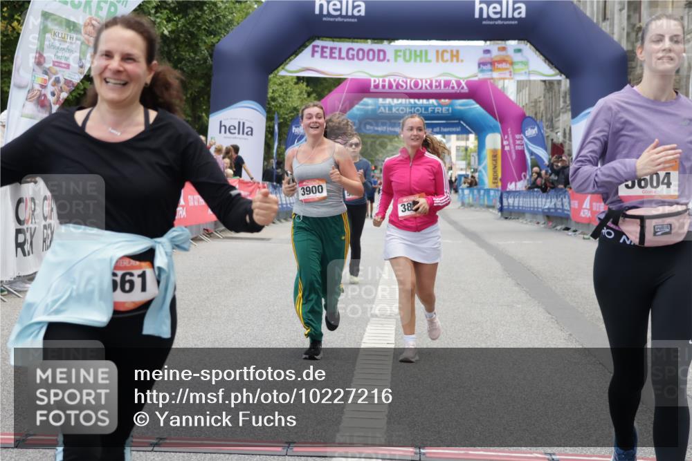 06.09.2026 - CURREX Alsterlauf Yannick Fuchs http://msf.ph/oto/10227216 06.09.2026 10:24:27 Ziel 2662, 3856, 3899, 3900, 5604, 5842 meine-sportfotos.de