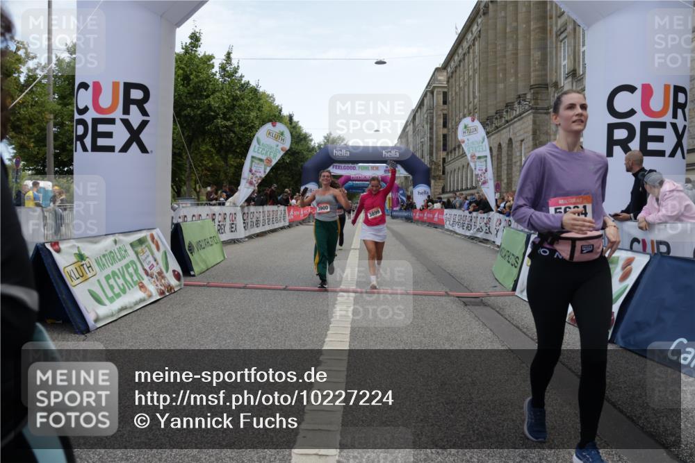 06.09.2026 - CURREX Alsterlauf Yannick Fuchs http://msf.ph/oto/10227224 06.09.2026 10:24:28 Ziel 2662, 3856, 3899, 3900, 5604, 5842 meine-sportfotos.de