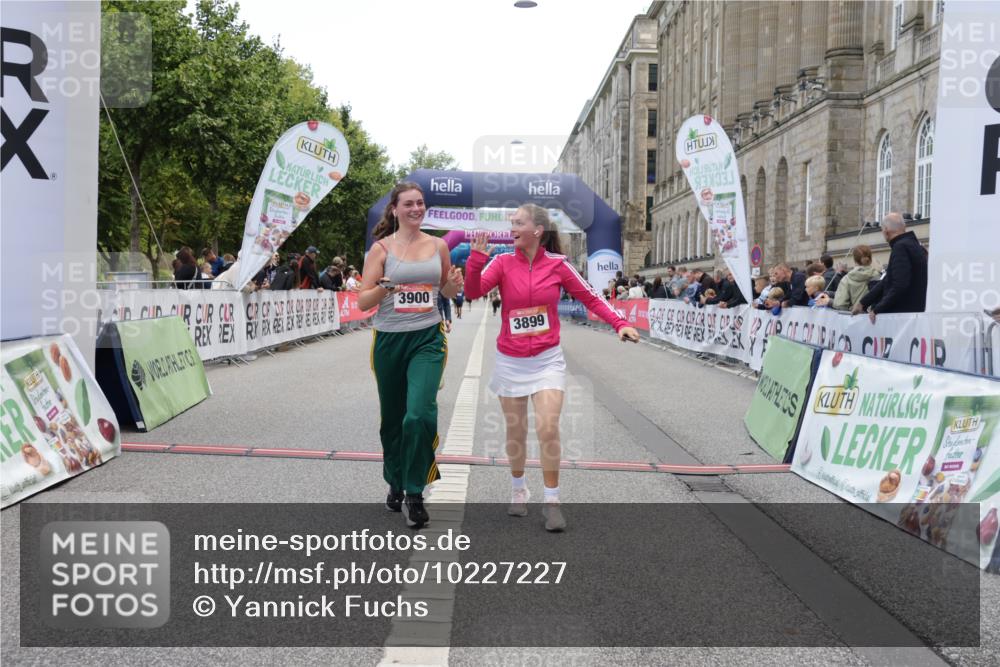 06.09.2026 - CURREX Alsterlauf Yannick Fuchs http://msf.ph/oto/10227227 06.09.2026 10:24:29 Ziel 2662, 3856, 3899, 3900, 5604, 5842 meine-sportfotos.de