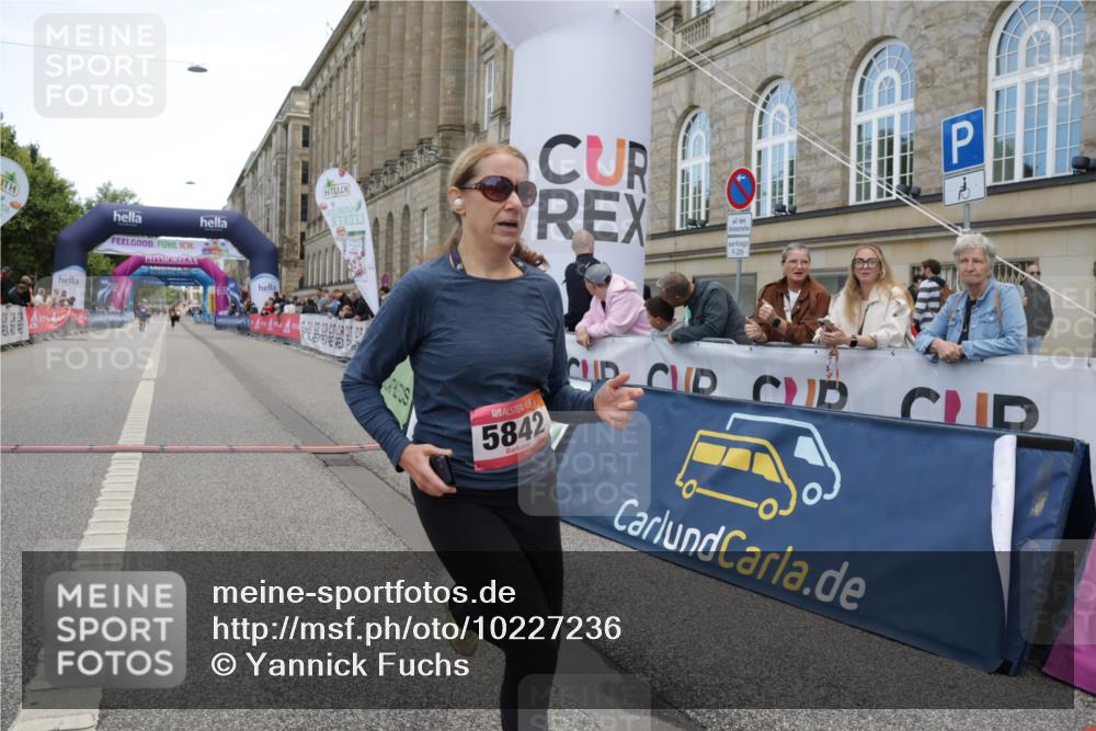 06.09.2026 - CURREX Alsterlauf Yannick Fuchs http://msf.ph/oto/10227236 06.09.2026 10:24:32 Ziel 2662, 3899, 3900, 5604, 5842 meine-sportfotos.de