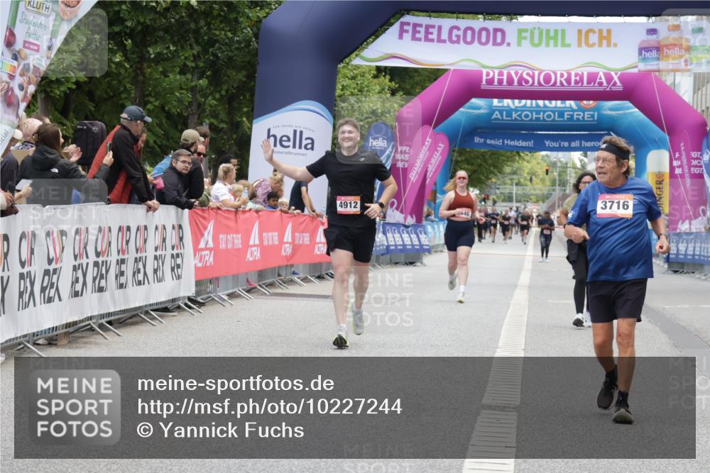 06.09.2026 - CURREX Alsterlauf Yannick Fuchs http://msf.ph/oto/10227244 06.09.2026 10:24:49 Ziel 3716, 4912 meine-sportfotos.de