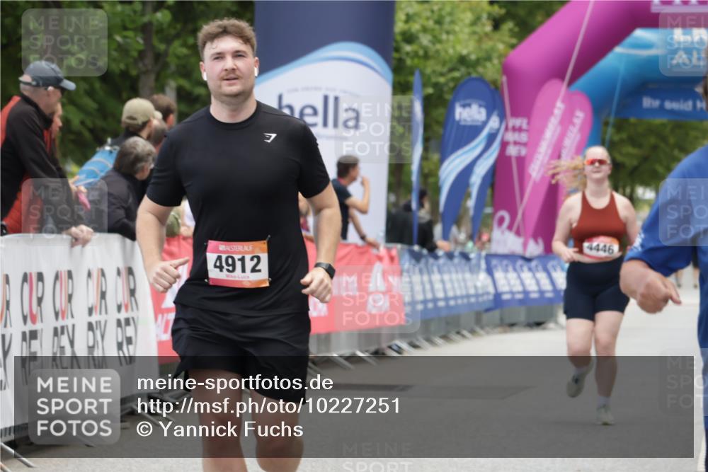 06.09.2026 - CURREX Alsterlauf Yannick Fuchs http://msf.ph/oto/10227251 06.09.2026 10:24:51 Ziel 3716, 4912 meine-sportfotos.de