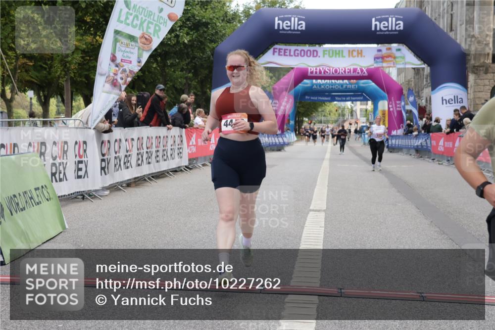 06.09.2026 - CURREX Alsterlauf Yannick Fuchs http://msf.ph/oto/10227262 06.09.2026 10:24:58 Ziel 3716, 4446, 4912, 4927 meine-sportfotos.de