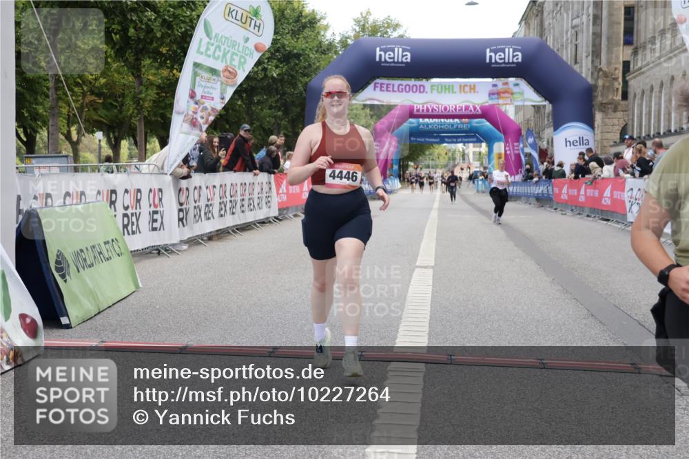 06.09.2026 - CURREX Alsterlauf Yannick Fuchs http://msf.ph/oto/10227264 06.09.2026 10:24:58 Ziel 3716, 4446, 4912, 4927 meine-sportfotos.de