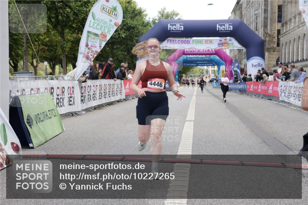 06.09.2026 - CURREX Alsterlauf Yannick Fuchs http://msf.ph/oto/10227265 06.09.2026 10:24:58 Ziel 3716, 4446, 4912, 4927 meine-sportfotos.de
