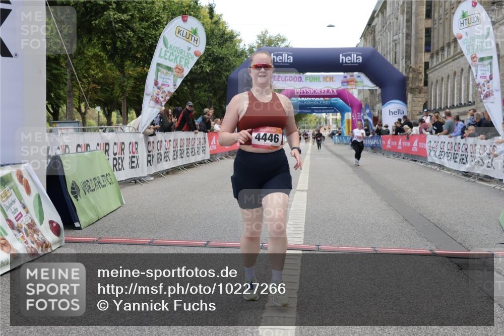 06.09.2026 - CURREX Alsterlauf Yannick Fuchs http://msf.ph/oto/10227266 06.09.2026 10:24:59 Ziel 3716, 4446, 4912, 4927 meine-sportfotos.de