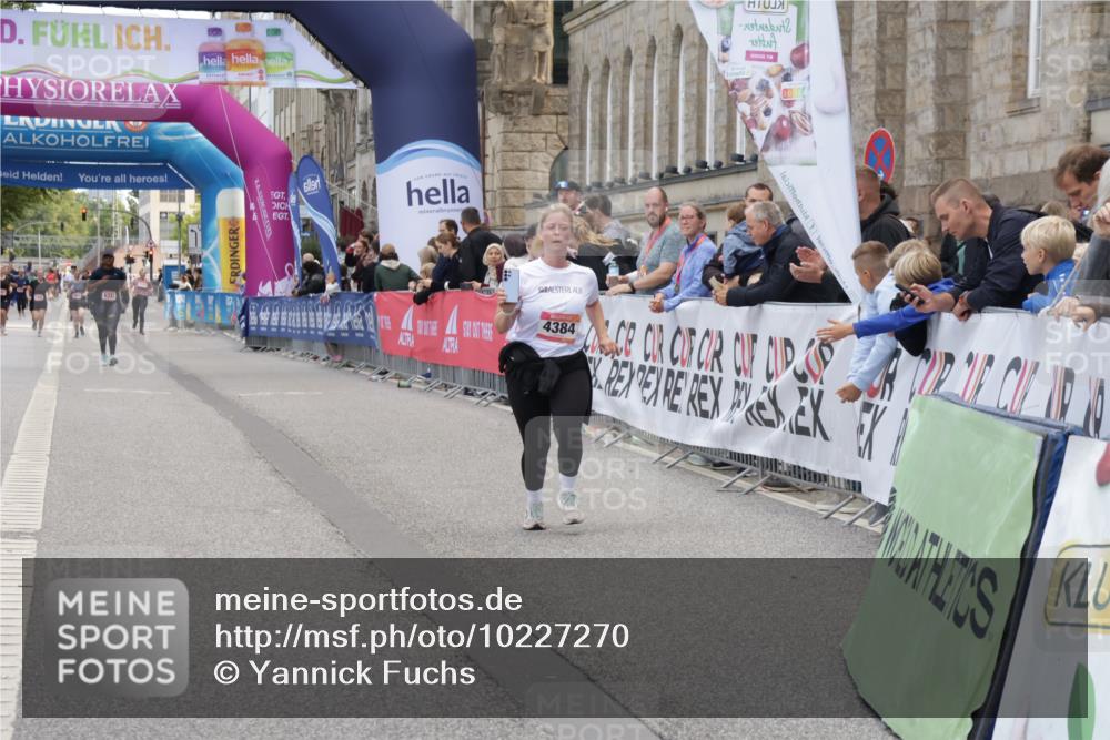 06.09.2026 - CURREX Alsterlauf Yannick Fuchs http://msf.ph/oto/10227270 06.09.2026 10:25:03 Ziel 4384, 4446, 4927 meine-sportfotos.de