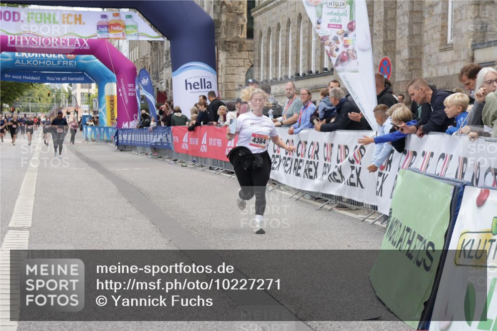 06.09.2026 - CURREX Alsterlauf Yannick Fuchs http://msf.ph/oto/10227271 06.09.2026 10:25:03 Ziel 4384, 4446, 4927 meine-sportfotos.de