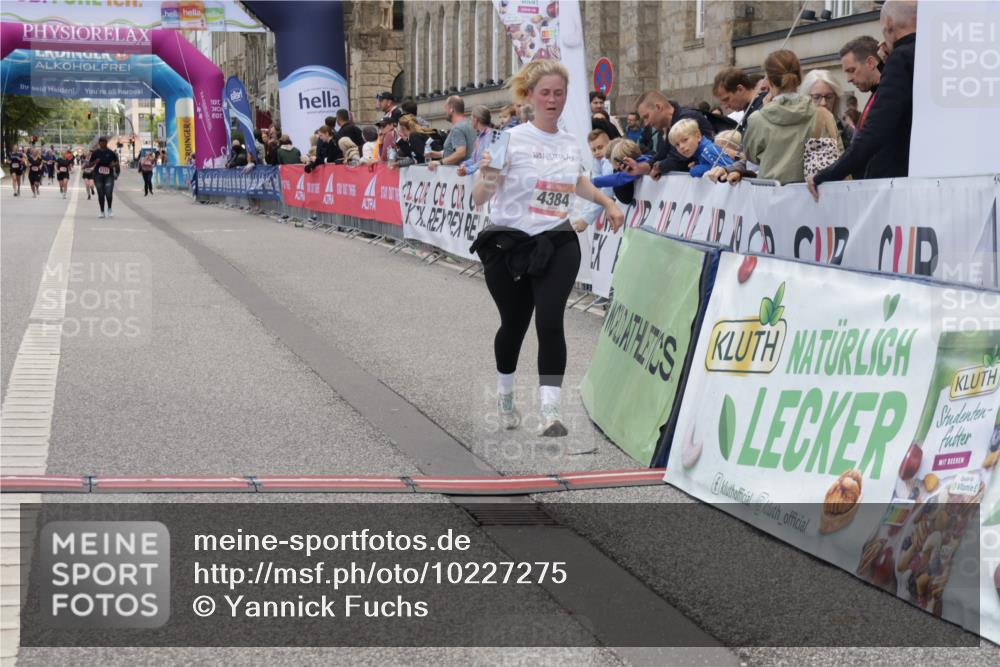 06.09.2026 - CURREX Alsterlauf Yannick Fuchs http://msf.ph/oto/10227275 06.09.2026 10:25:05 Ziel 4384, 4446 meine-sportfotos.de