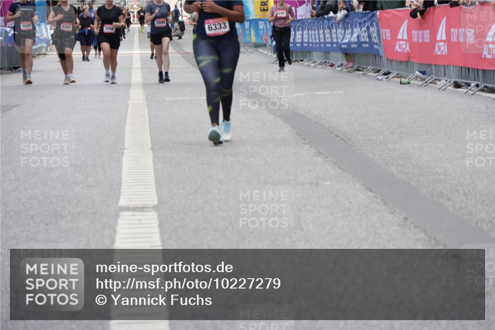 06.09.2026 - CURREX Alsterlauf Yannick Fuchs http://msf.ph/oto/10227279 06.09.2026 10:25:15 Ziel  meine-sportfotos.de
