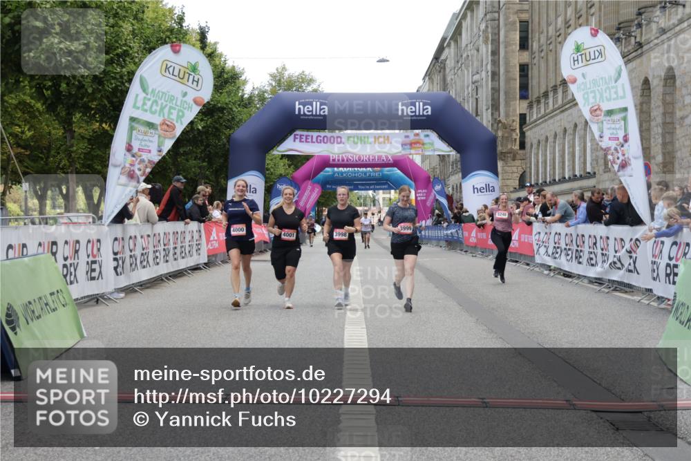 06.09.2026 - CURREX Alsterlauf Yannick Fuchs http://msf.ph/oto/10227294 06.09.2026 10:25:25 Ziel 3998, 3999, 4000, 4001, 5248, 6333 meine-sportfotos.de