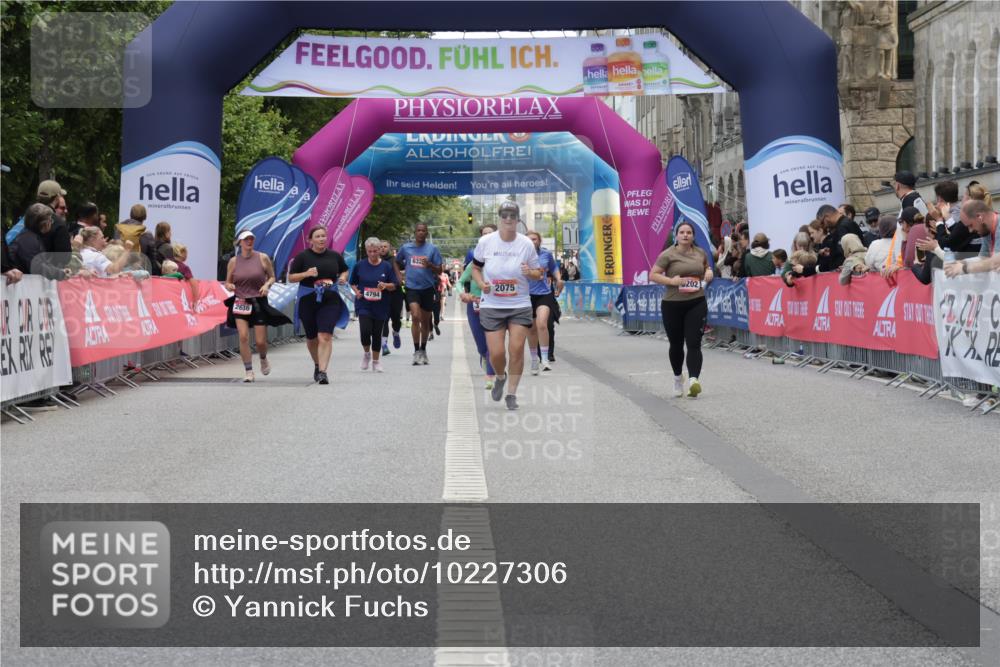 06.09.2026 - CURREX Alsterlauf Yannick Fuchs http://msf.ph/oto/10227306 06.09.2026 10:25:38 Ziel  meine-sportfotos.de