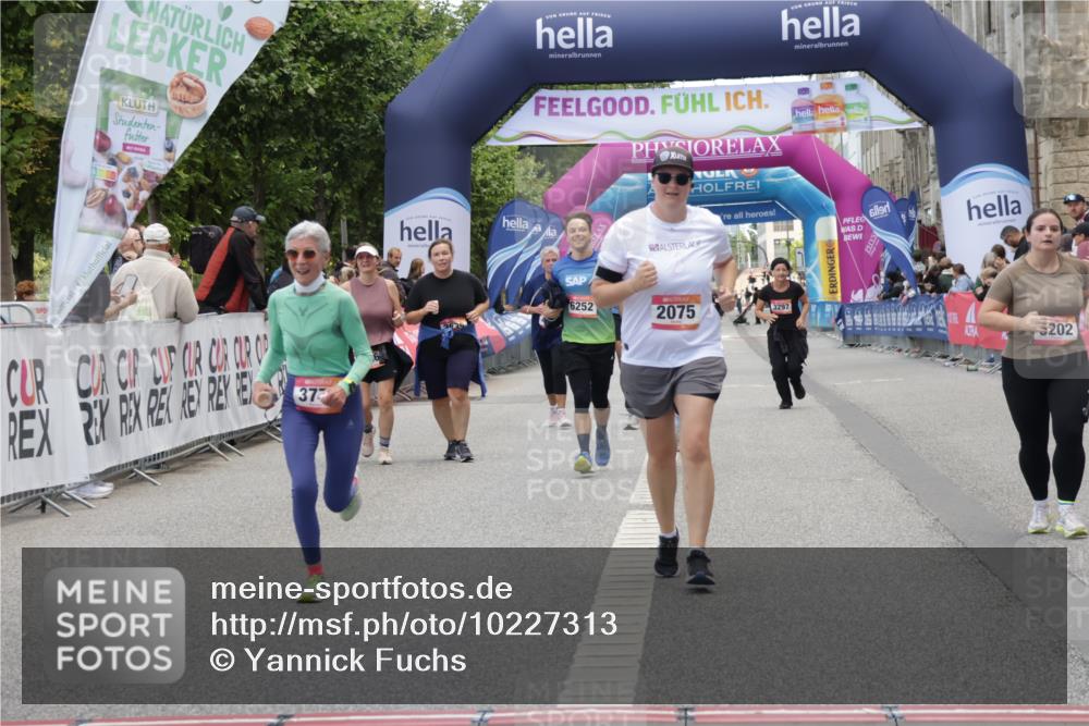 06.09.2026 - CURREX Alsterlauf Yannick Fuchs http://msf.ph/oto/10227313 06.09.2026 10:25:44 Ziel 2075, 3774, 4258, 6202, 6252 meine-sportfotos.de