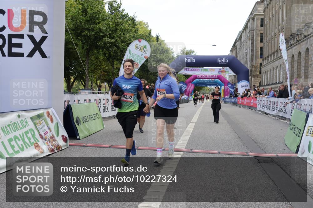 06.09.2026 - CURREX Alsterlauf Yannick Fuchs http://msf.ph/oto/10227324 06.09.2026 10:25:48 Ziel 2075, 2635, 2636, 3297, 3774, 4258, 4794, 5409, 6202, 6252, 6325 meine-sportfotos.de