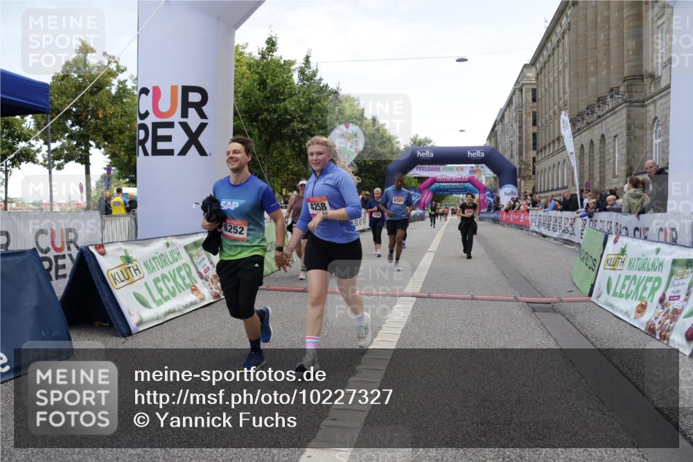 06.09.2026 - CURREX Alsterlauf Yannick Fuchs http://msf.ph/oto/10227327 06.09.2026 10:25:49 Ziel 2075, 2635, 2636, 3297, 3774, 4258, 4794, 5409, 6202, 6252, 6325 meine-sportfotos.de