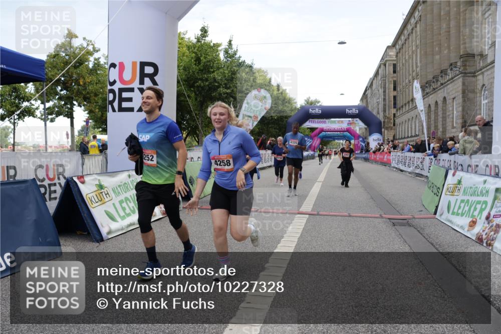 06.09.2026 - CURREX Alsterlauf Yannick Fuchs http://msf.ph/oto/10227328 06.09.2026 10:25:49 Ziel 2075, 2635, 2636, 3297, 3774, 4258, 4794, 5409, 6202, 6252, 6325 meine-sportfotos.de
