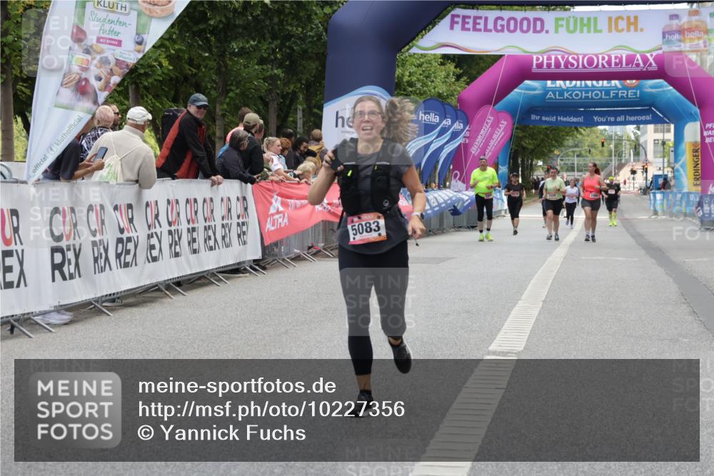 06.09.2026 - CURREX Alsterlauf Yannick Fuchs http://msf.ph/oto/10227356 06.09.2026 10:25:56 Ziel 2635, 2636, 3297, 4794, 5083, 5409, 6325 meine-sportfotos.de