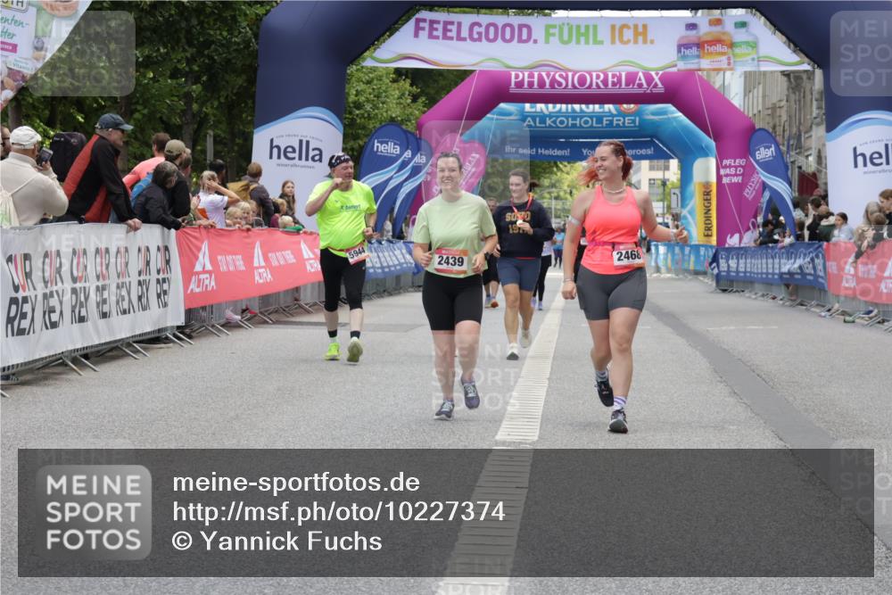 06.09.2026 - CURREX Alsterlauf Yannick Fuchs http://msf.ph/oto/10227374 06.09.2026 10:26:08 Ziel 2439, 2468 meine-sportfotos.de