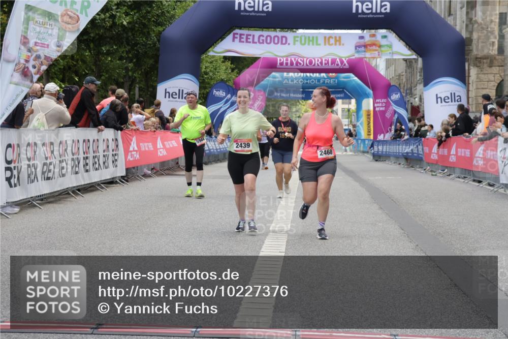 06.09.2026 - CURREX Alsterlauf Yannick Fuchs http://msf.ph/oto/10227376 06.09.2026 10:26:09 Ziel 2439, 2468 meine-sportfotos.de