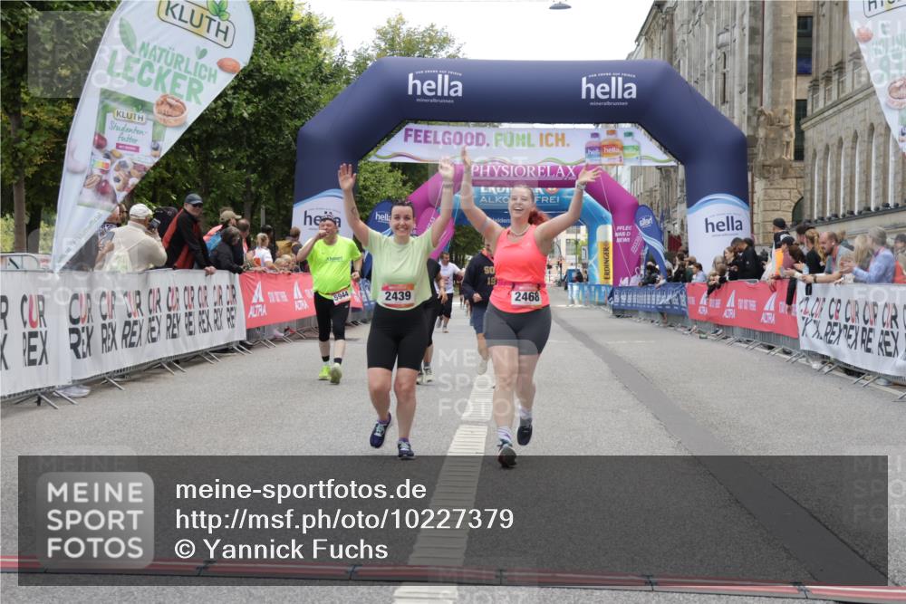 06.09.2026 - CURREX Alsterlauf Yannick Fuchs http://msf.ph/oto/10227379 06.09.2026 10:26:10 Ziel 2439, 2468, 4170 meine-sportfotos.de