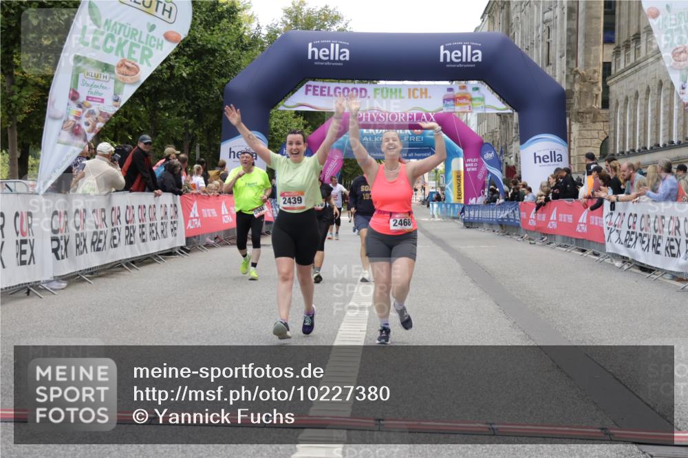 06.09.2026 - CURREX Alsterlauf Yannick Fuchs http://msf.ph/oto/10227380 06.09.2026 10:26:10 Ziel 2439, 2468, 4170 meine-sportfotos.de