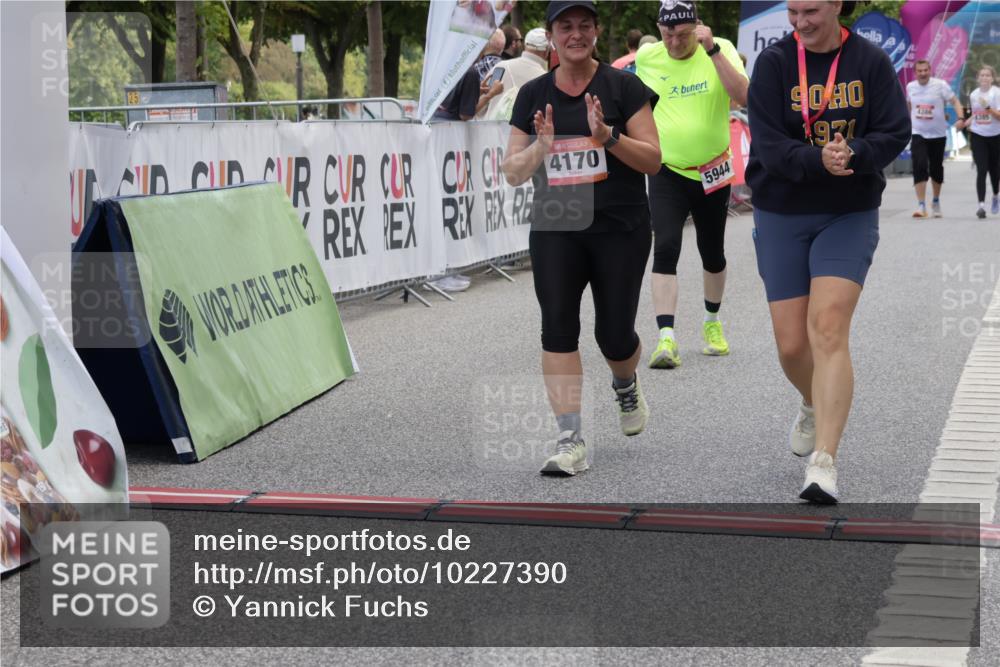 06.09.2026 - CURREX Alsterlauf Yannick Fuchs http://msf.ph/oto/10227390 06.09.2026 10:26:14 Ziel 2439, 2468, 4170, 5944 meine-sportfotos.de