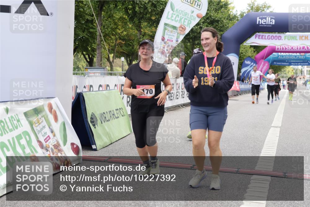 06.09.2026 - CURREX Alsterlauf Yannick Fuchs http://msf.ph/oto/10227392 06.09.2026 10:26:15 Ziel 2439, 2468, 4170, 5944 meine-sportfotos.de