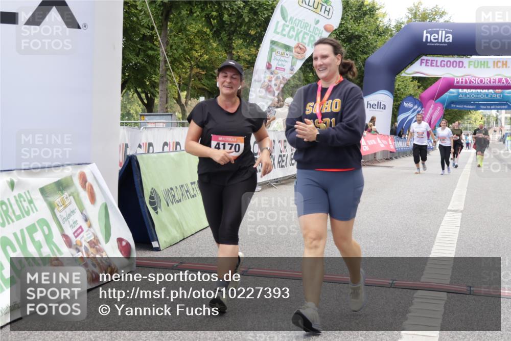 06.09.2026 - CURREX Alsterlauf Yannick Fuchs http://msf.ph/oto/10227393 06.09.2026 10:26:15 Ziel 2439, 2468, 4170, 5944 meine-sportfotos.de