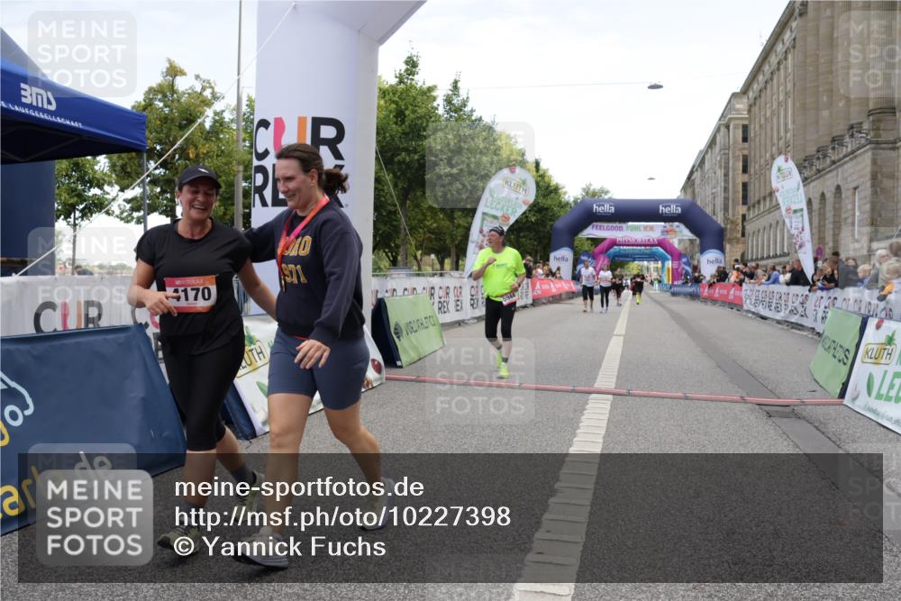 06.09.2026 - CURREX Alsterlauf Yannick Fuchs http://msf.ph/oto/10227398 06.09.2026 10:26:16 Ziel 2439, 2468, 4170, 5944 meine-sportfotos.de