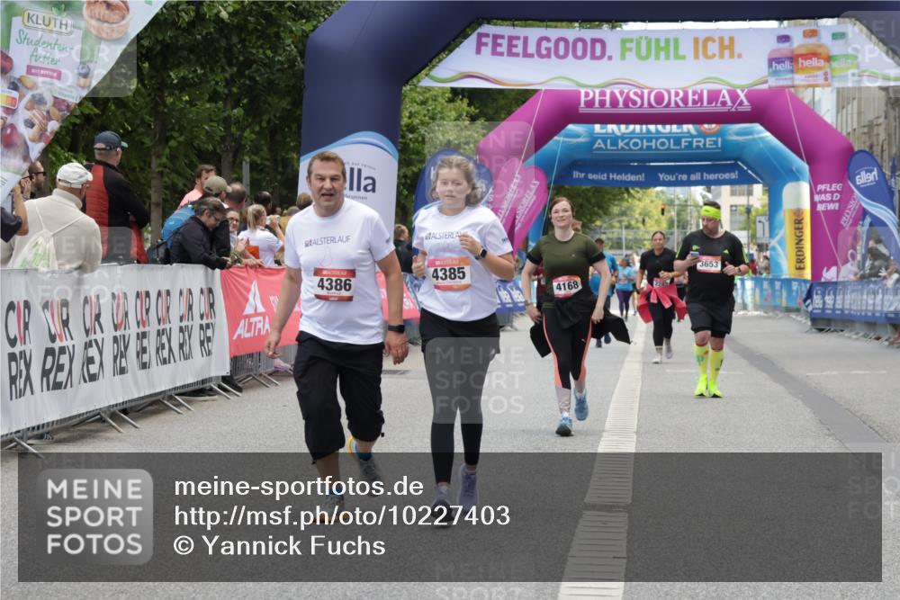 06.09.2026 - CURREX Alsterlauf Yannick Fuchs http://msf.ph/oto/10227403 06.09.2026 10:26:20 Ziel 4170, 4385, 4386, 5944 meine-sportfotos.de