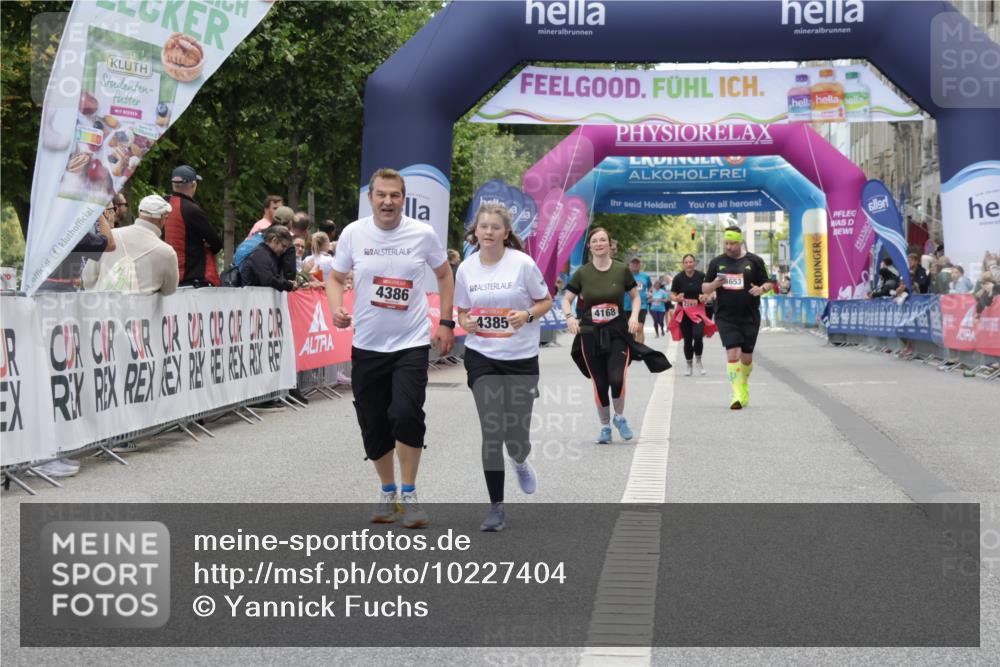 06.09.2026 - CURREX Alsterlauf Yannick Fuchs http://msf.ph/oto/10227404 06.09.2026 10:26:20 Ziel 4170, 4385, 4386, 5944 meine-sportfotos.de