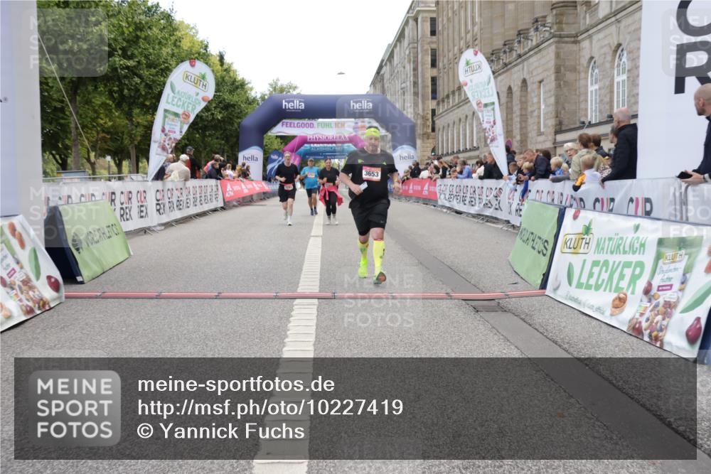 06.09.2026 - CURREX Alsterlauf Yannick Fuchs http://msf.ph/oto/10227419 06.09.2026 10:26:29 Ziel 2282, 2283, 3653, 4168, 4385, 4386 meine-sportfotos.de