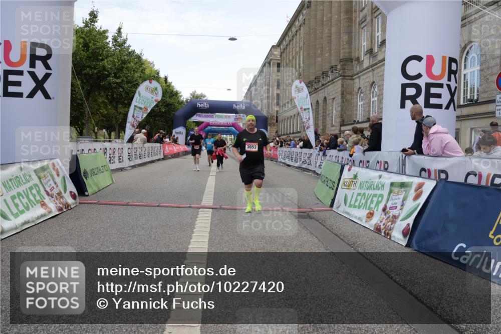 06.09.2026 - CURREX Alsterlauf Yannick Fuchs http://msf.ph/oto/10227420 06.09.2026 10:26:29 Ziel 2282, 2283, 3653, 4168, 4385, 4386 meine-sportfotos.de